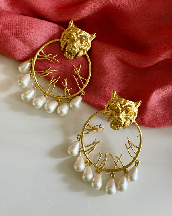 Golden Roar Pearl Earrings