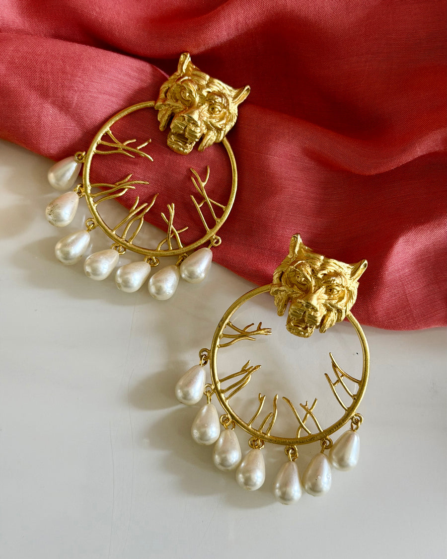 Golden Roar Pearl Earrings