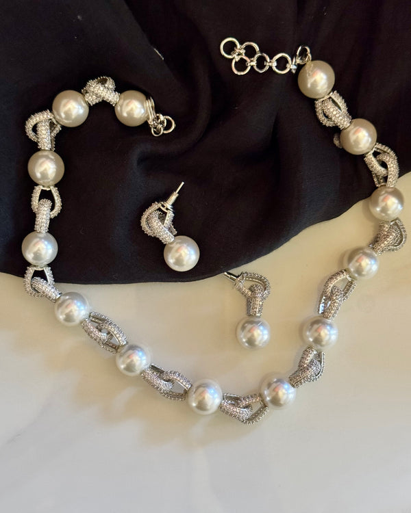 Noor Link Pearl Set